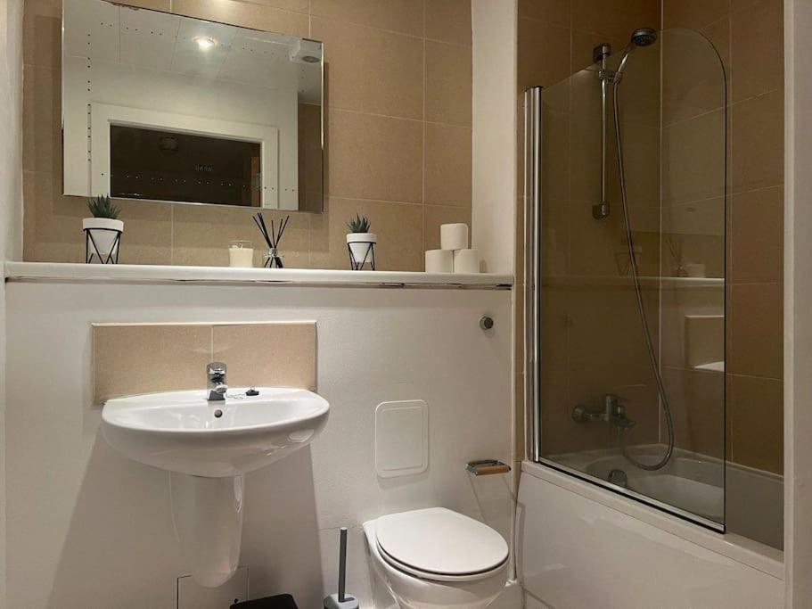 2 Bedroom City Center Apartment Манчестър Екстериор снимка